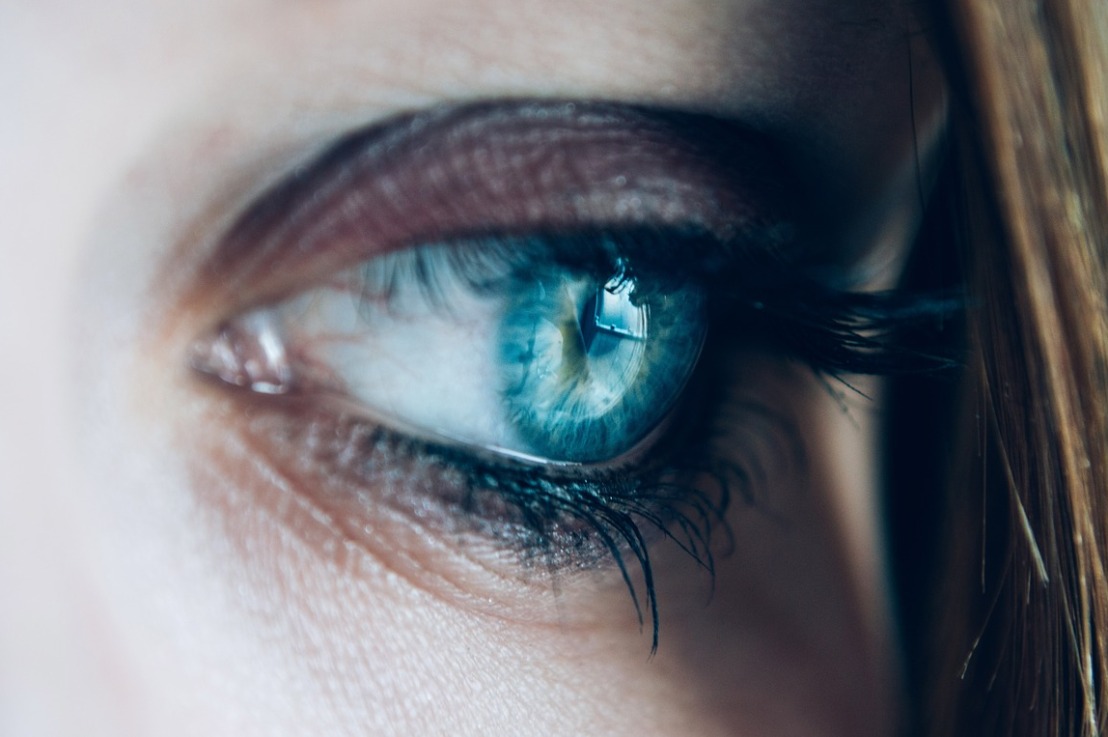 Should You Be Worried about Eye Floaters and Flashes?